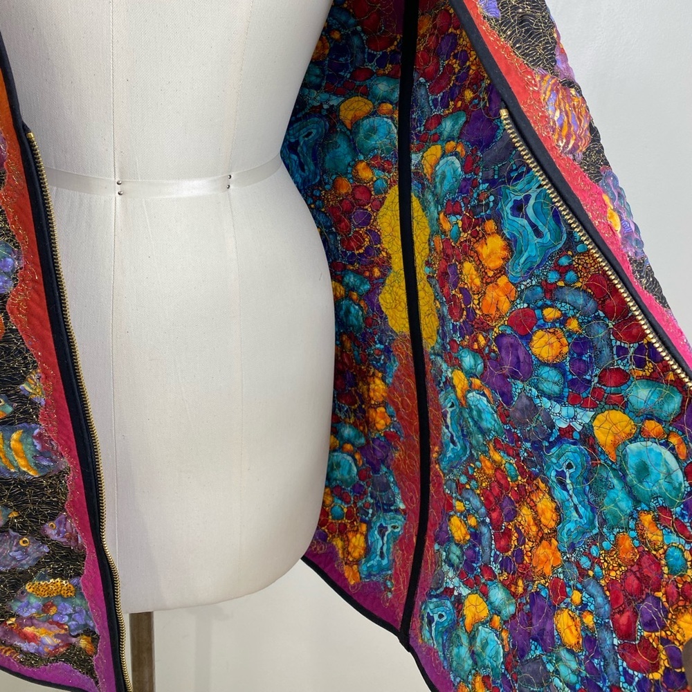 LUXURIOUS QUILTED FISH DRESS VEST WITH GOLD METALLIC EMBROIDERED THREADS🐠 - Picture 14 of 14